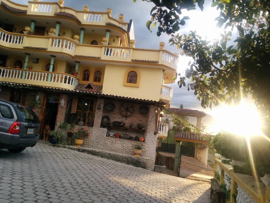 Hostal Curinan โอตาวาโล ภายนอก รูปภาพ