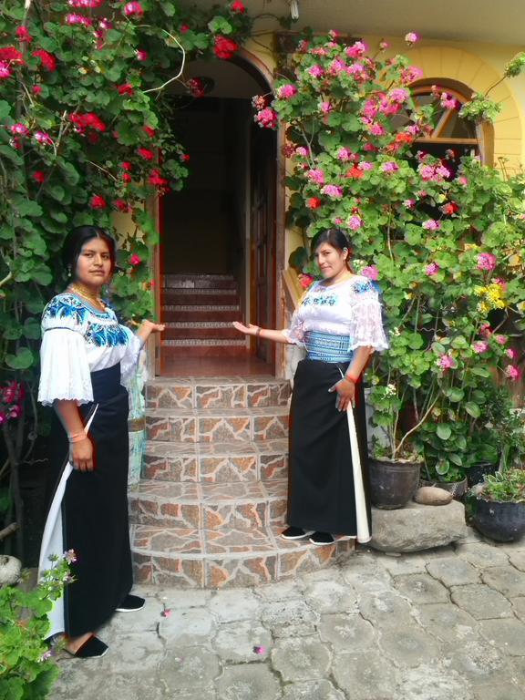 Hostal Curinan โอตาวาโล ภายนอก รูปภาพ