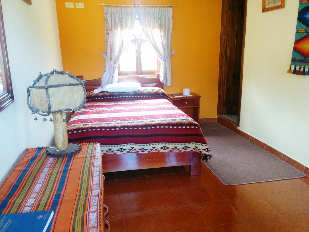 Hostal Curinan โอตาวาโล ภายนอก รูปภาพ