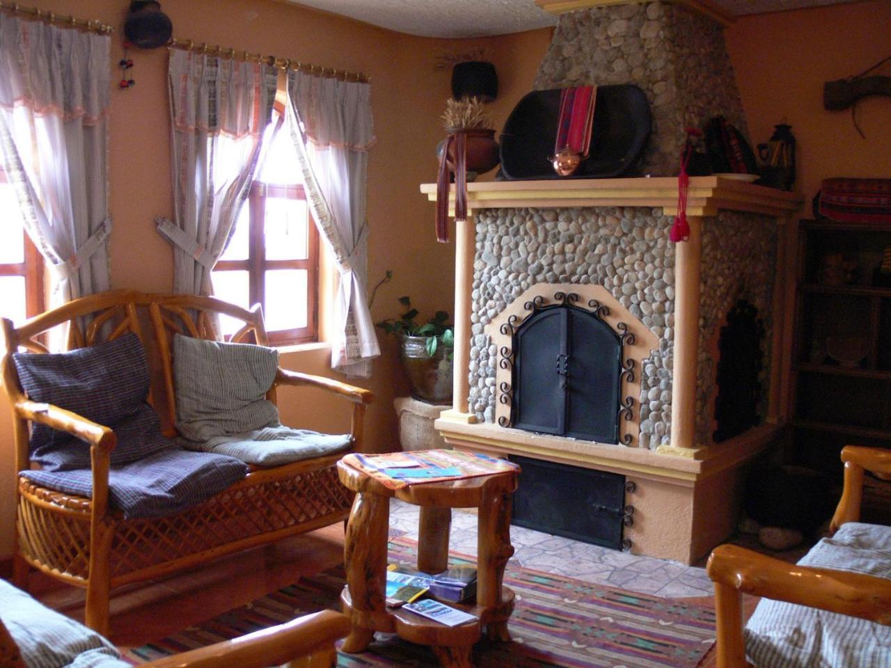 Hostal Curinan โอตาวาโล ภายนอก รูปภาพ