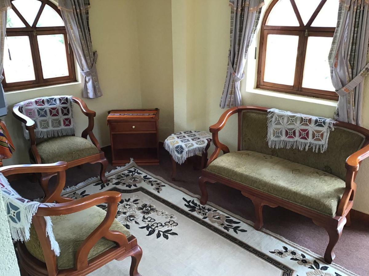 Hostal Curinan โอตาวาโล ภายนอก รูปภาพ