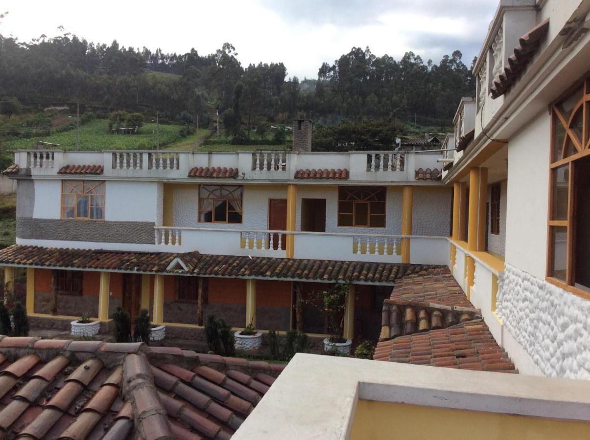 Hostal Curinan โอตาวาโล ภายนอก รูปภาพ